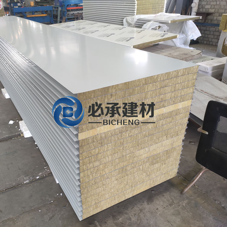 彩鋼夾芯板與巖棉彩鋼板在綠色建筑中的應(yīng)用有何不同？